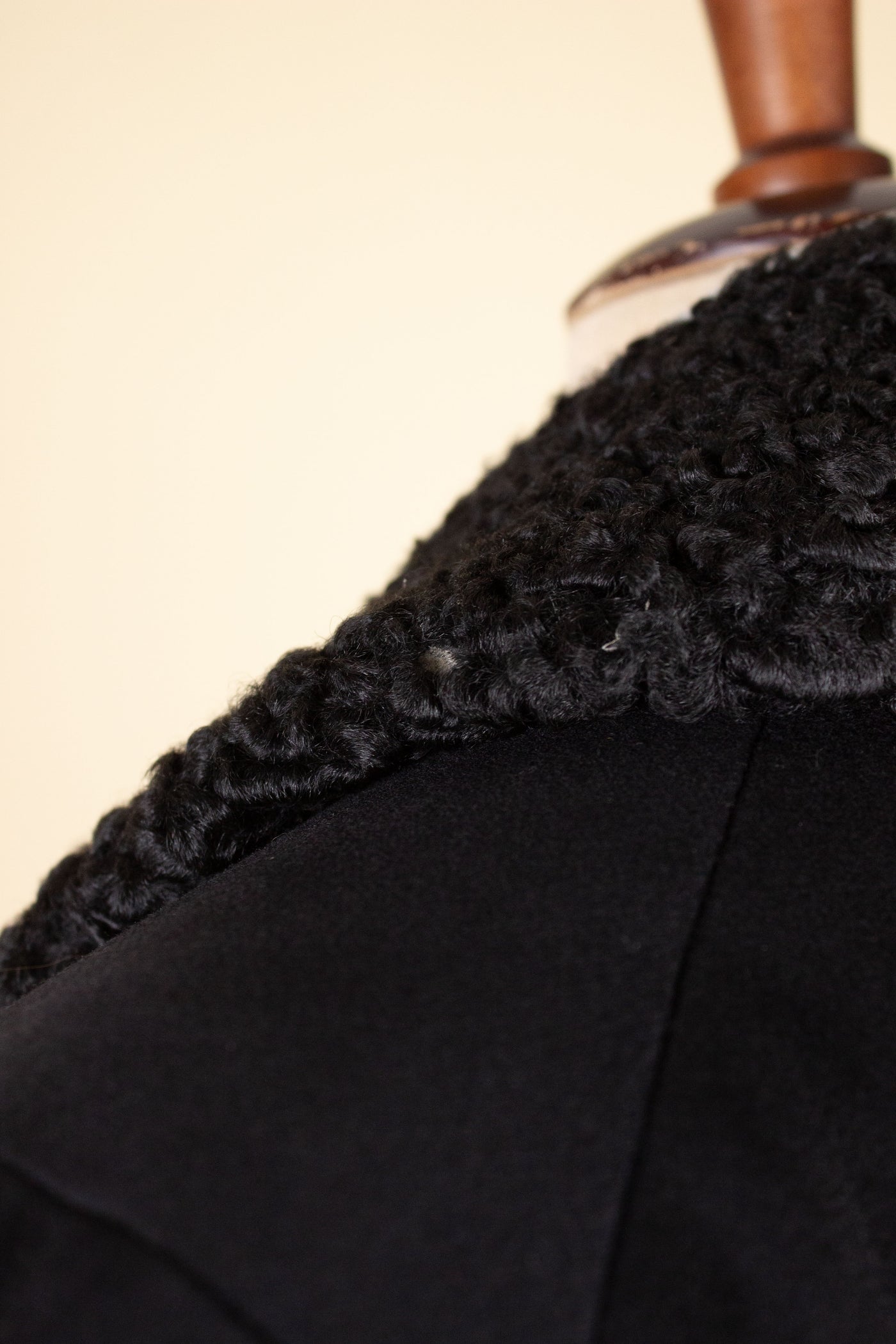 1920S/1930S BLACK DOUBLE BREASTED PERSIAN COLLAR OVERCOAT BY MOLIN & MÖCKLIN. SIZE CA EU 46