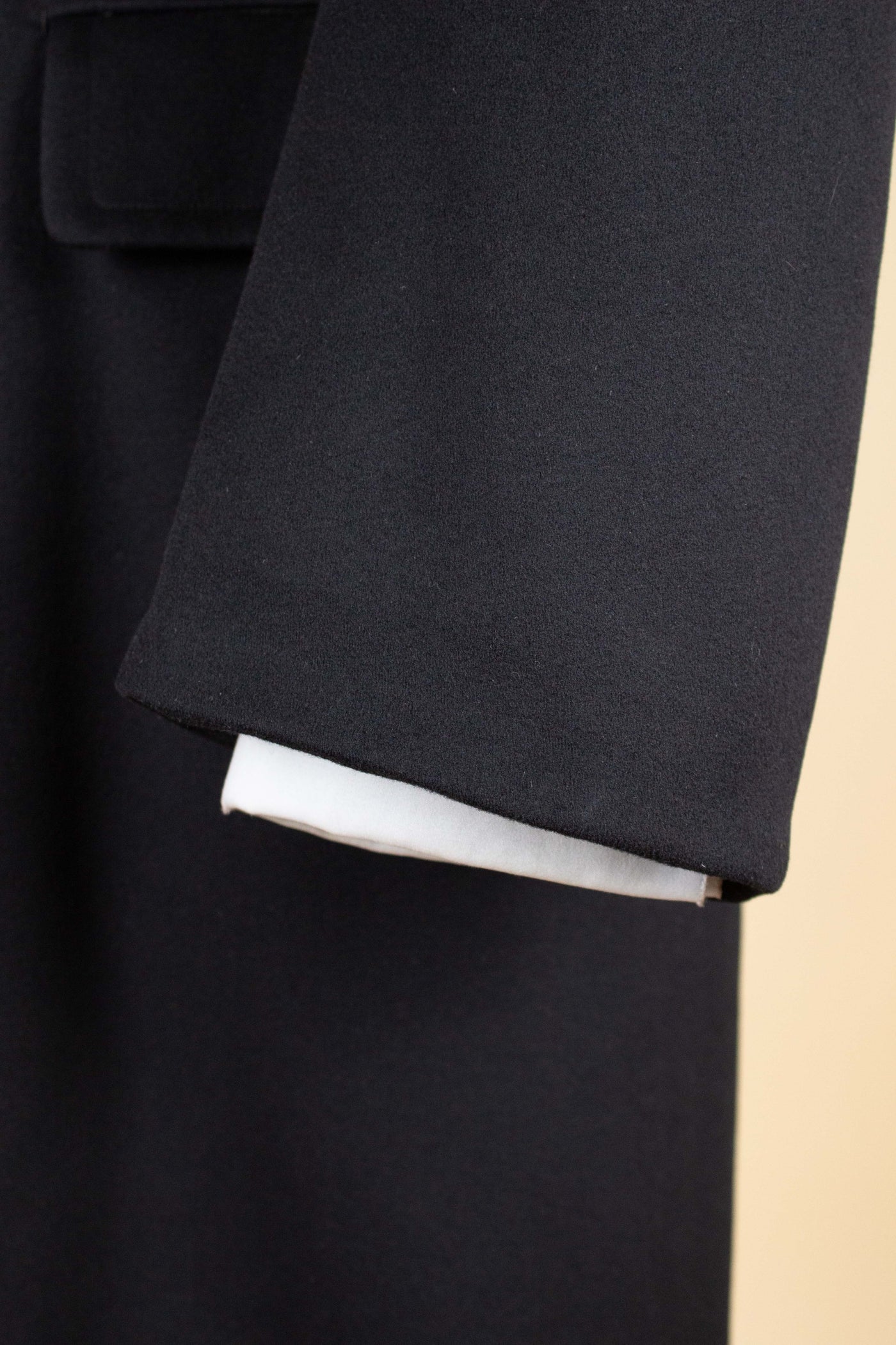 1920S/1930S BLACK DOUBLE BREASTED PERSIAN COLLAR OVERCOAT BY MOLIN & MÖCKLIN. SIZE CA EU 46