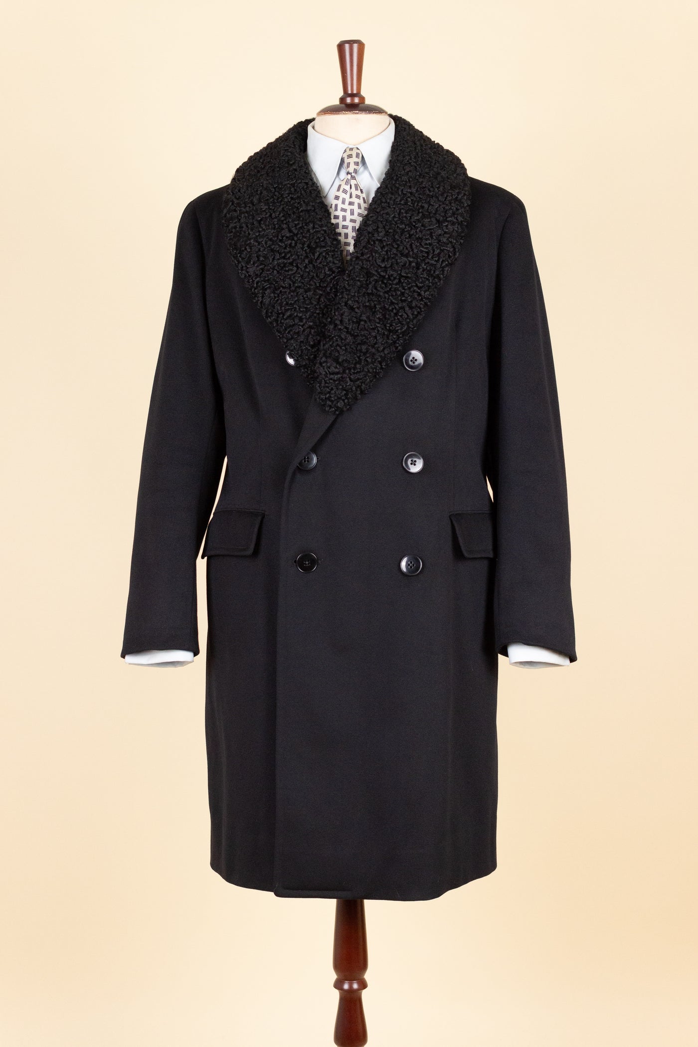 1920S/1930S BLACK DOUBLE BREASTED PERSIAN COLLAR OVERCOAT BY MOLIN & MÖCKLIN. SIZE CA EU 46