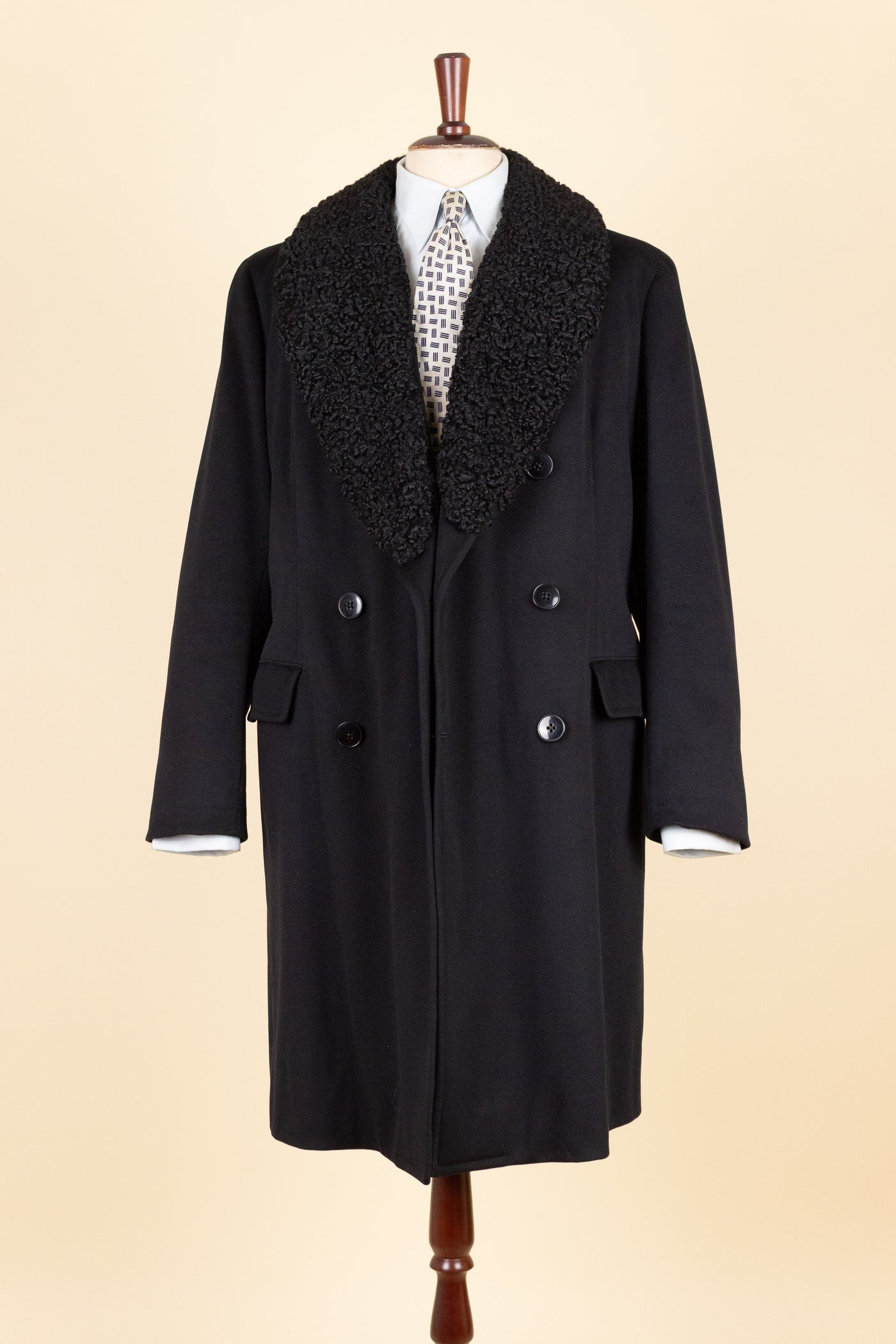 1920S/1930S BLACK DOUBLE BREASTED PERSIAN COLLAR OVERCOAT BY MOLIN & MÖCKLIN. SIZE CA EU 46