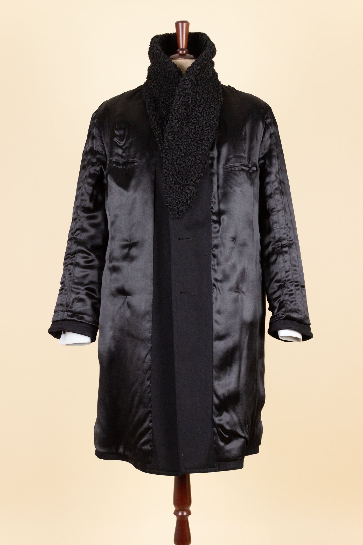 1920S/1930S BLACK DOUBLE BREASTED PERSIAN COLLAR OVERCOAT BY MOLIN & MÖCKLIN. SIZE CA EU 46
