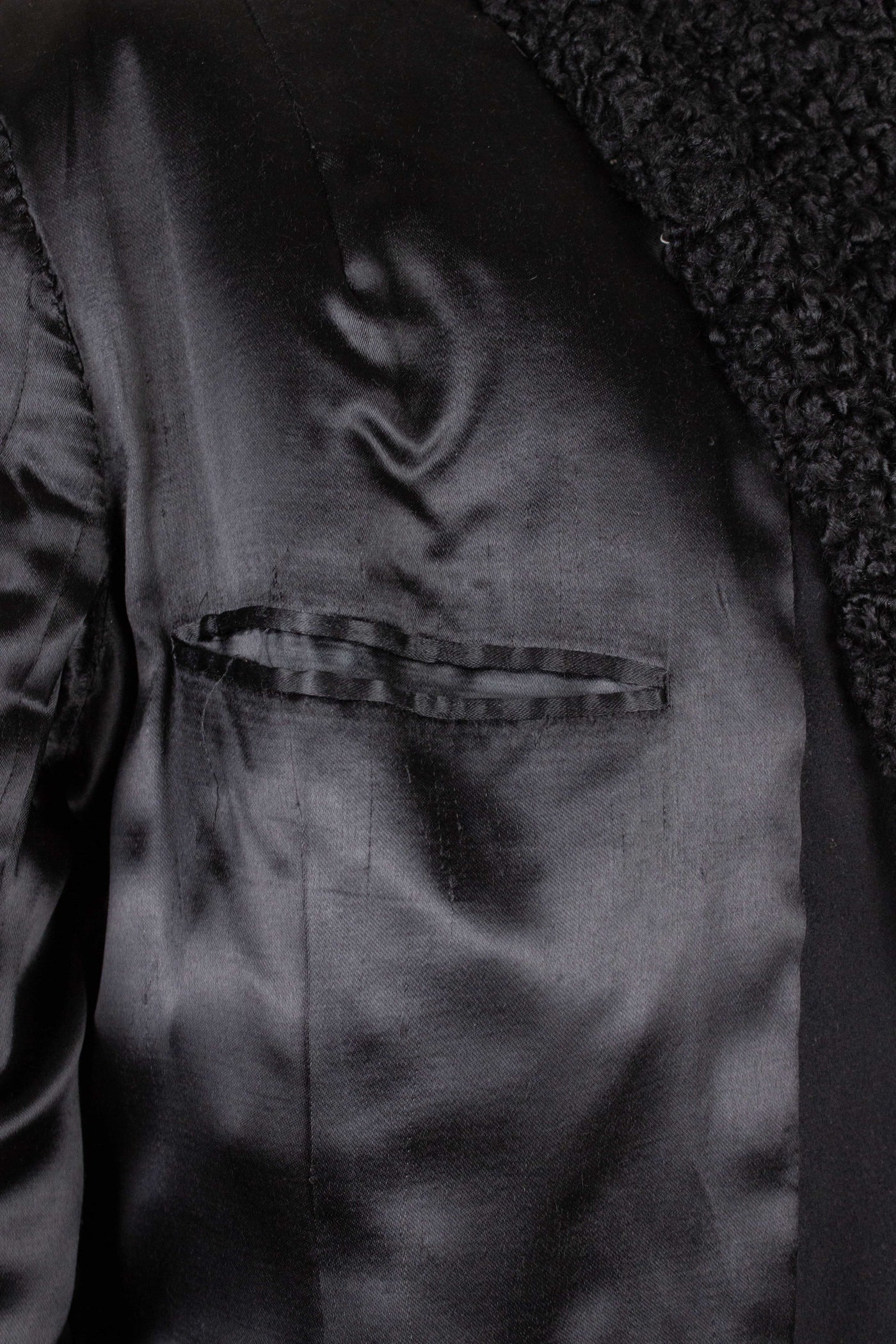 1920S/1930S BLACK DOUBLE BREASTED PERSIAN COLLAR OVERCOAT BY MOLIN & MÖCKLIN. SIZE CA EU 46