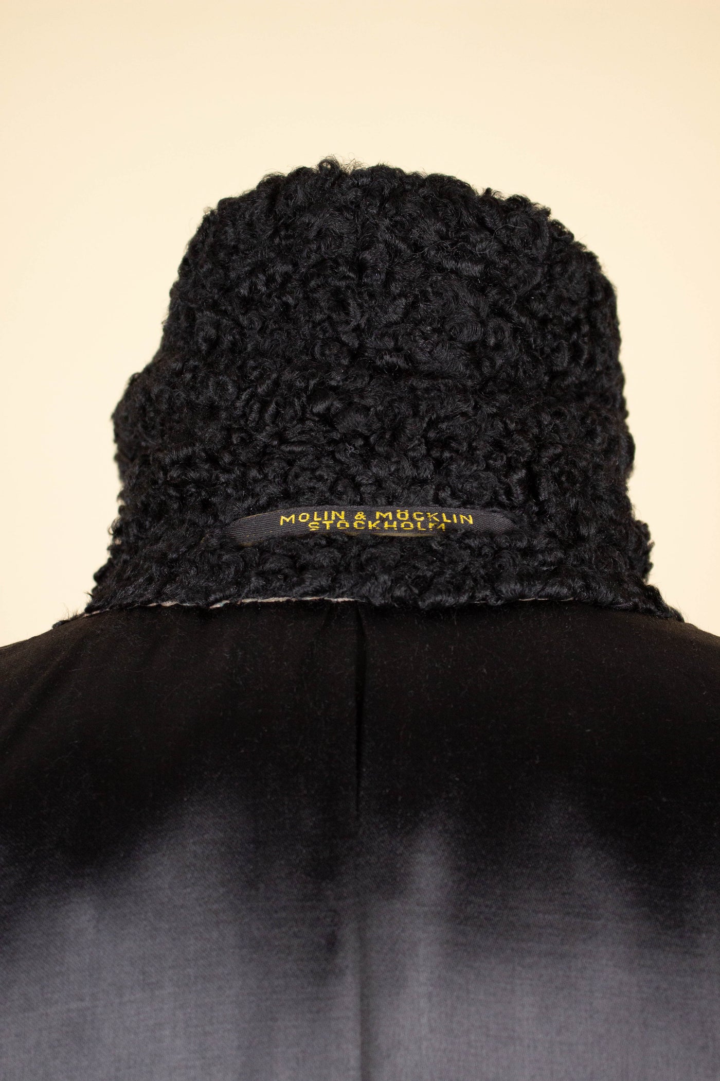 1920S/1930S BLACK DOUBLE BREASTED PERSIAN COLLAR OVERCOAT BY MOLIN & MÖCKLIN. SIZE CA EU 46