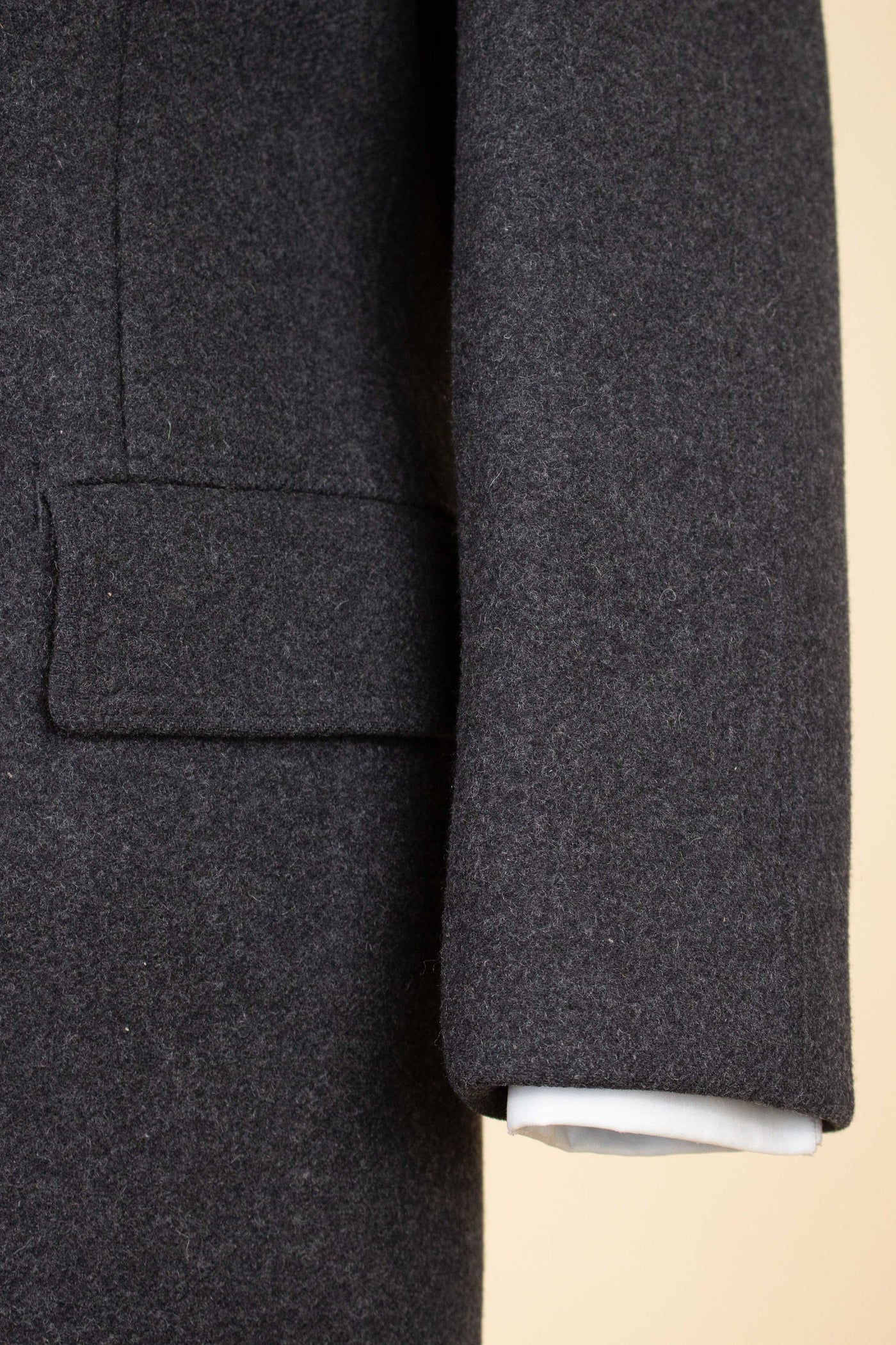 SWEDISH 1940S/1950S DARK GREY DOUBLE BREASTED OVERCOAT BY CARL AXEL. SIZE CA EU 44-46