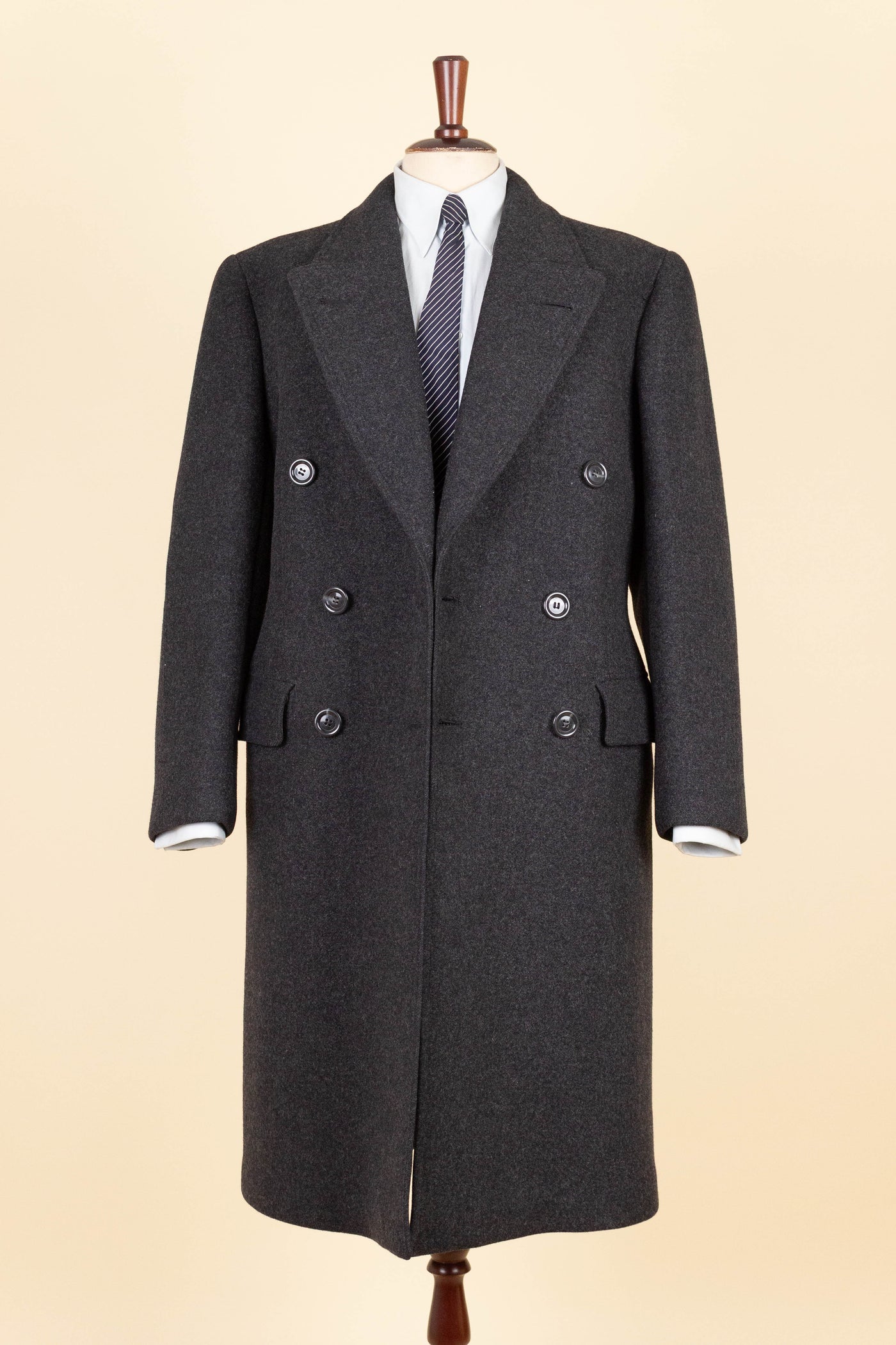 SWEDISH 1940S/1950S DARK GREY DOUBLE BREASTED OVERCOAT BY CARL AXEL. SIZE CA EU 44-46