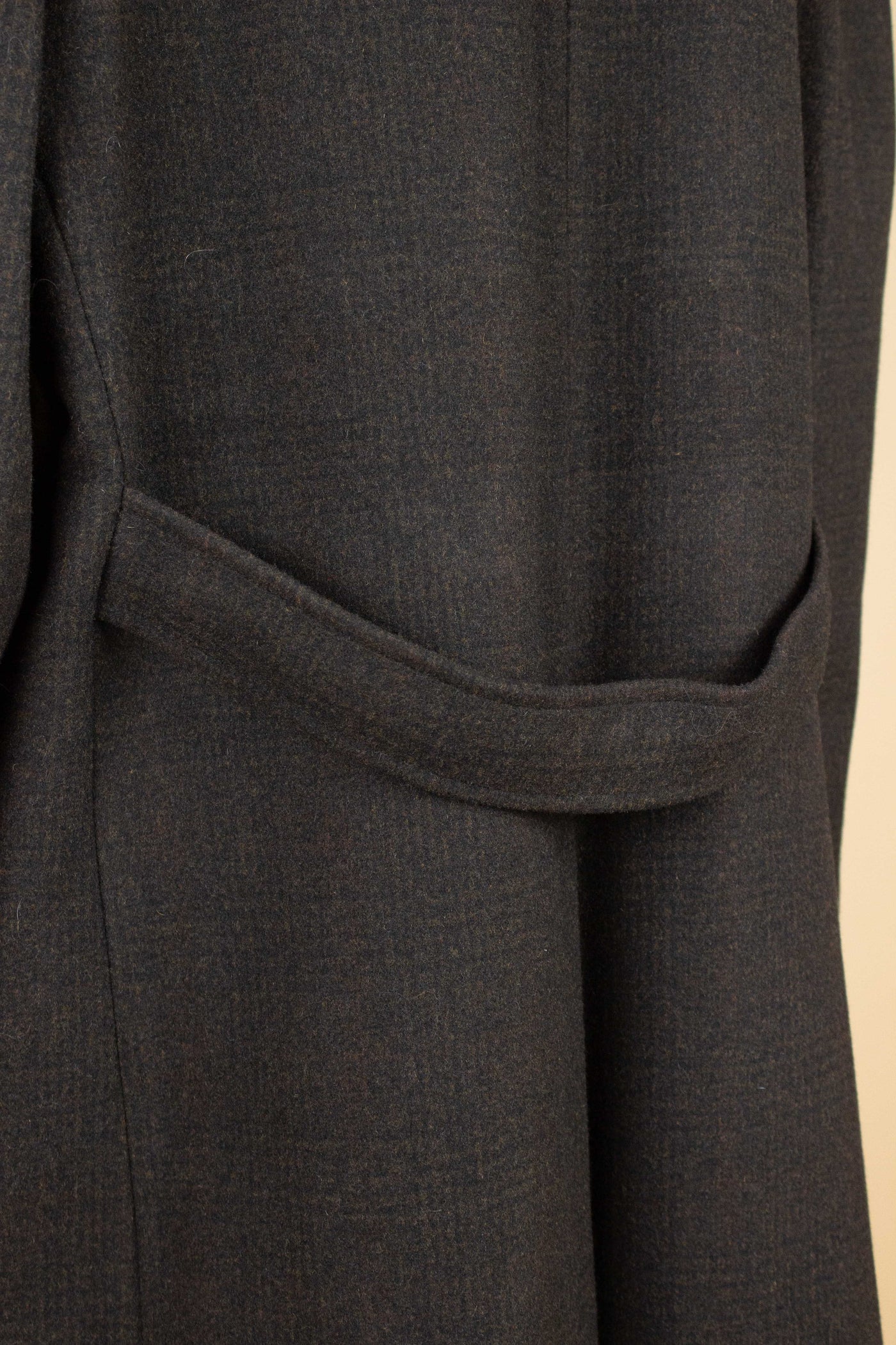 SWEDISH 1950S BROWN CHECKERED DEADSTOCK OVERCOAT BY ALGOTS. SIZE CA EU 56