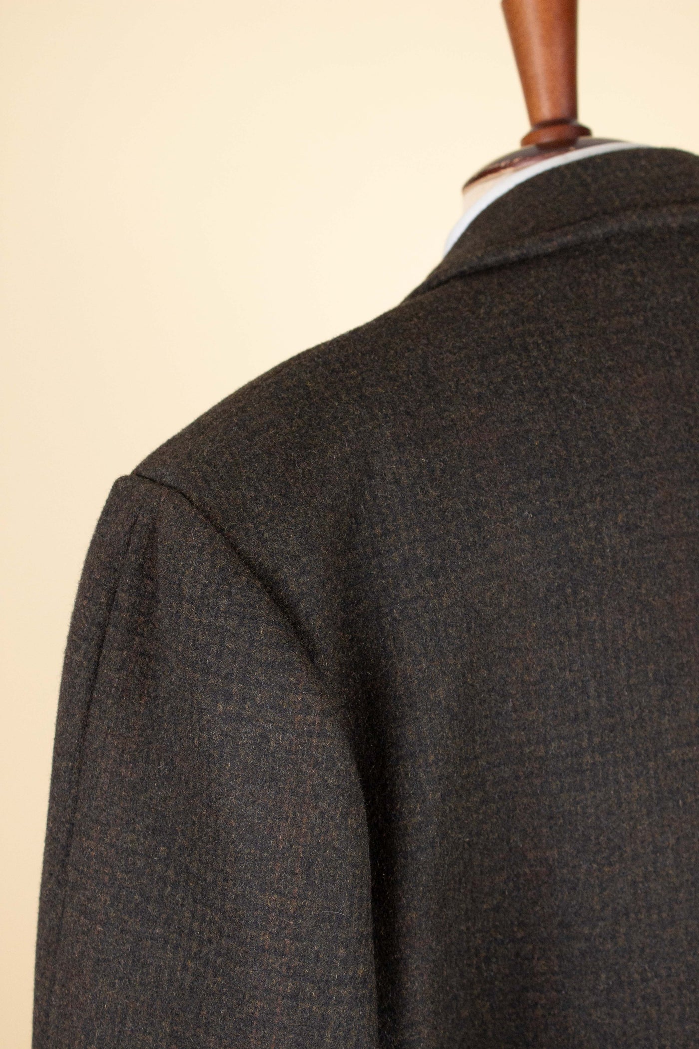 SWEDISH 1950S BROWN CHECKERED DEADSTOCK OVERCOAT BY ALGOTS. SIZE CA EU 56