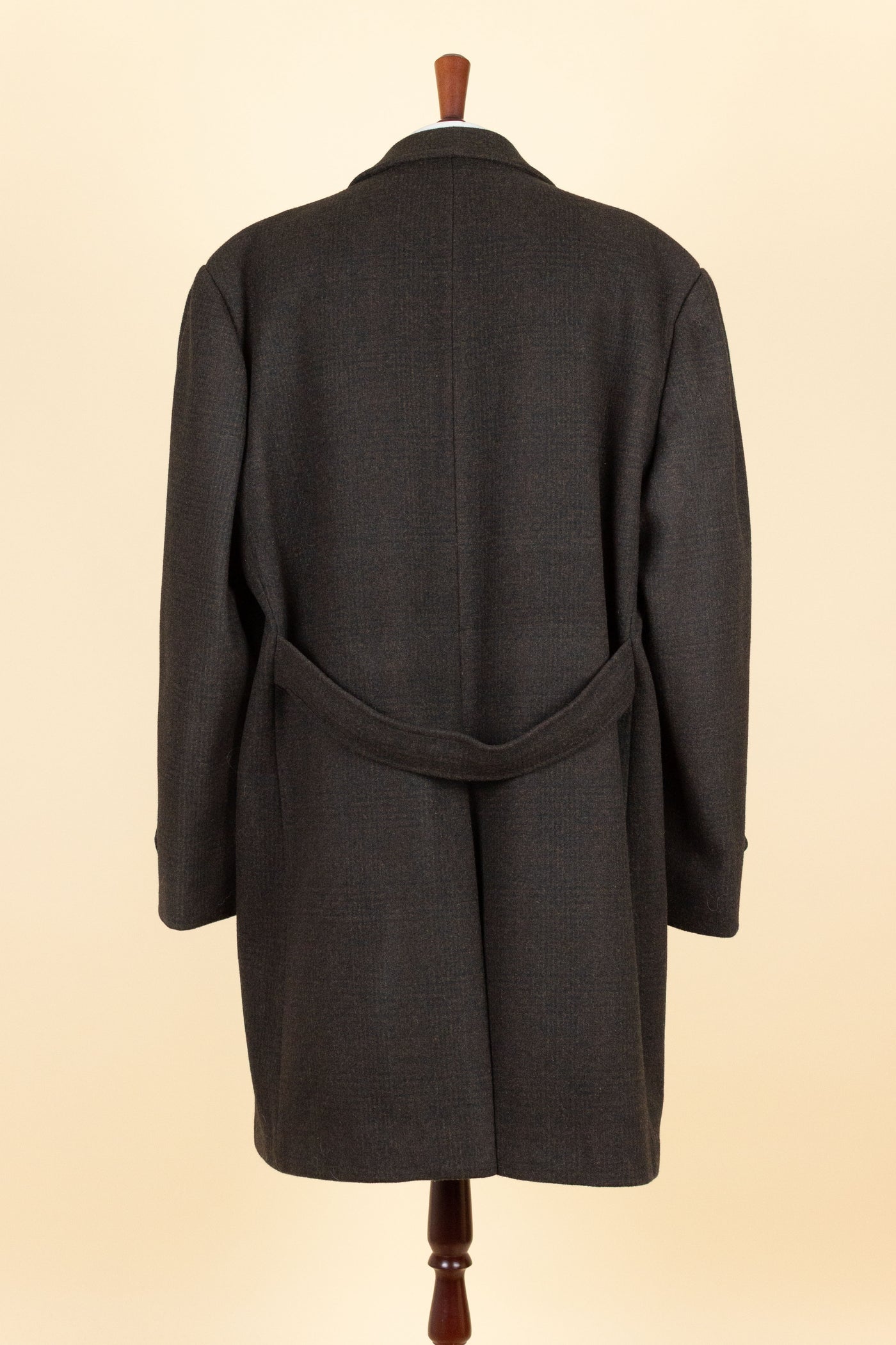 SWEDISH 1950S BROWN CHECKERED DEADSTOCK OVERCOAT BY ALGOTS. SIZE CA EU 56