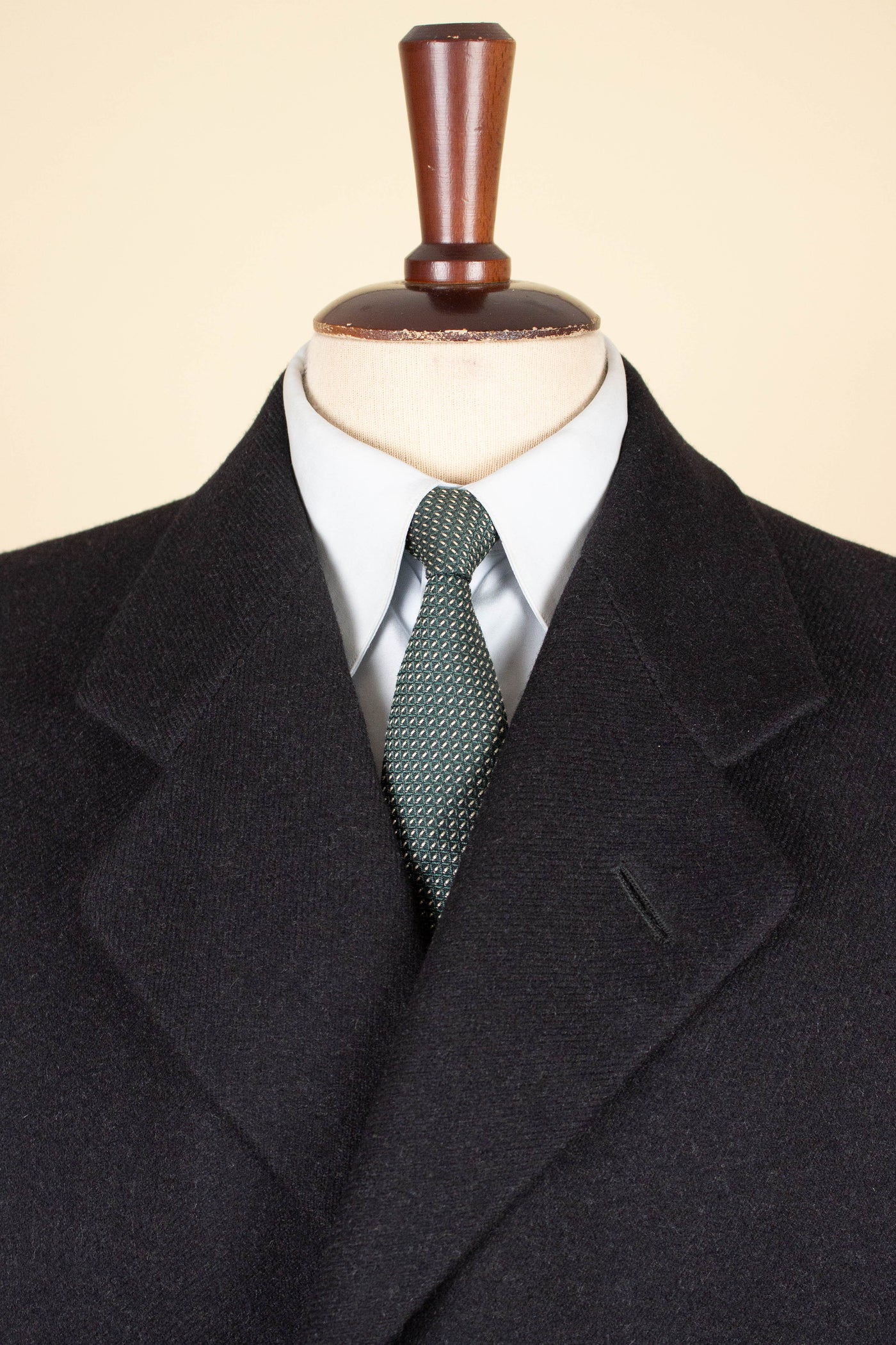 SWEDISH 1940S/1950S BLACK SINGLE BREASTED OVERCOAT. SIZE CA EU 46-48