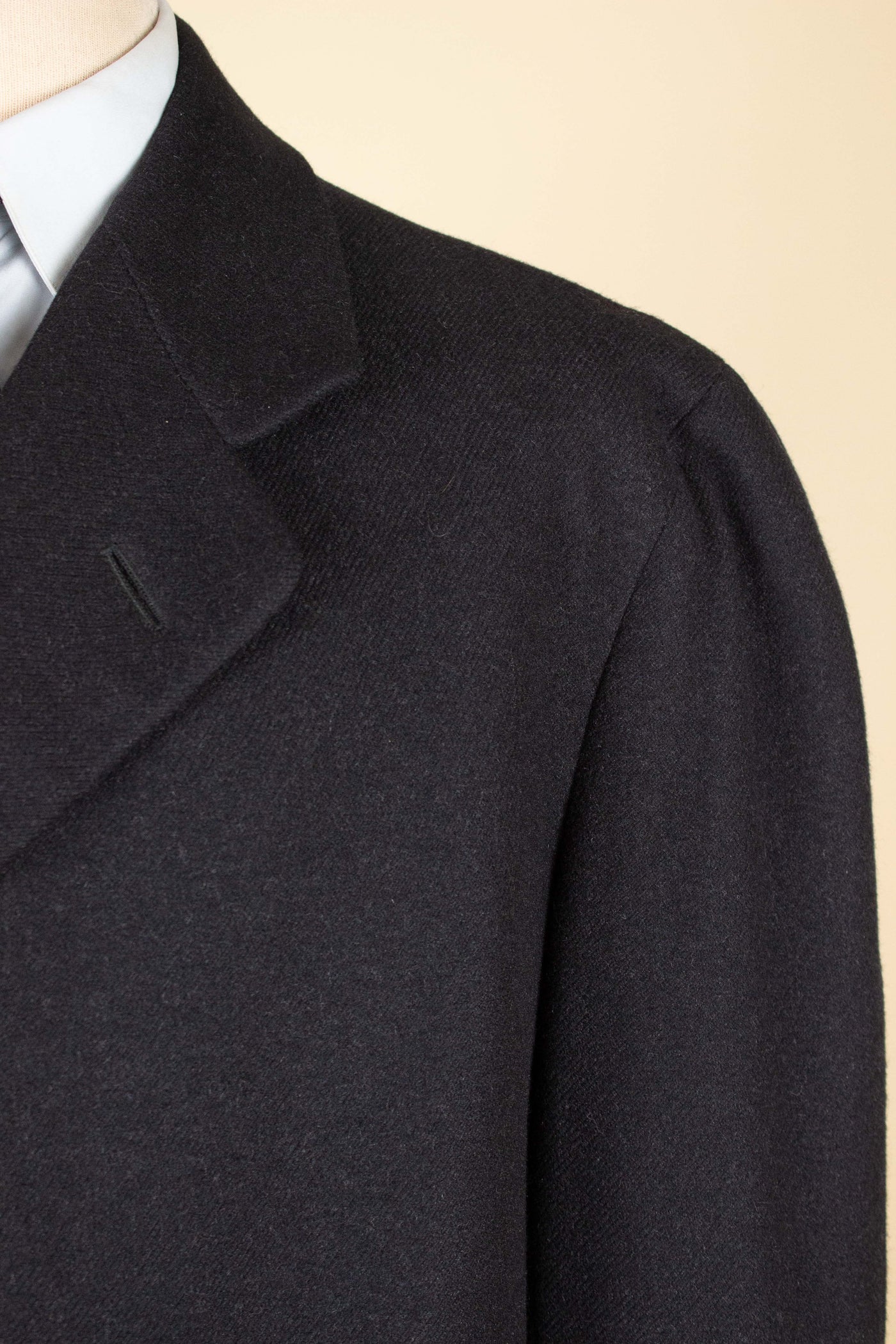 SWEDISH 1940S/1950S BLACK SINGLE BREASTED OVERCOAT. SIZE CA EU 46-48