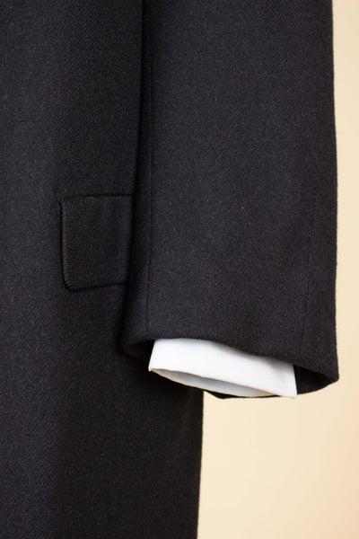 SWEDISH 1940S/1950S BLACK SINGLE BREASTED OVERCOAT. SIZE CA EU 46-48