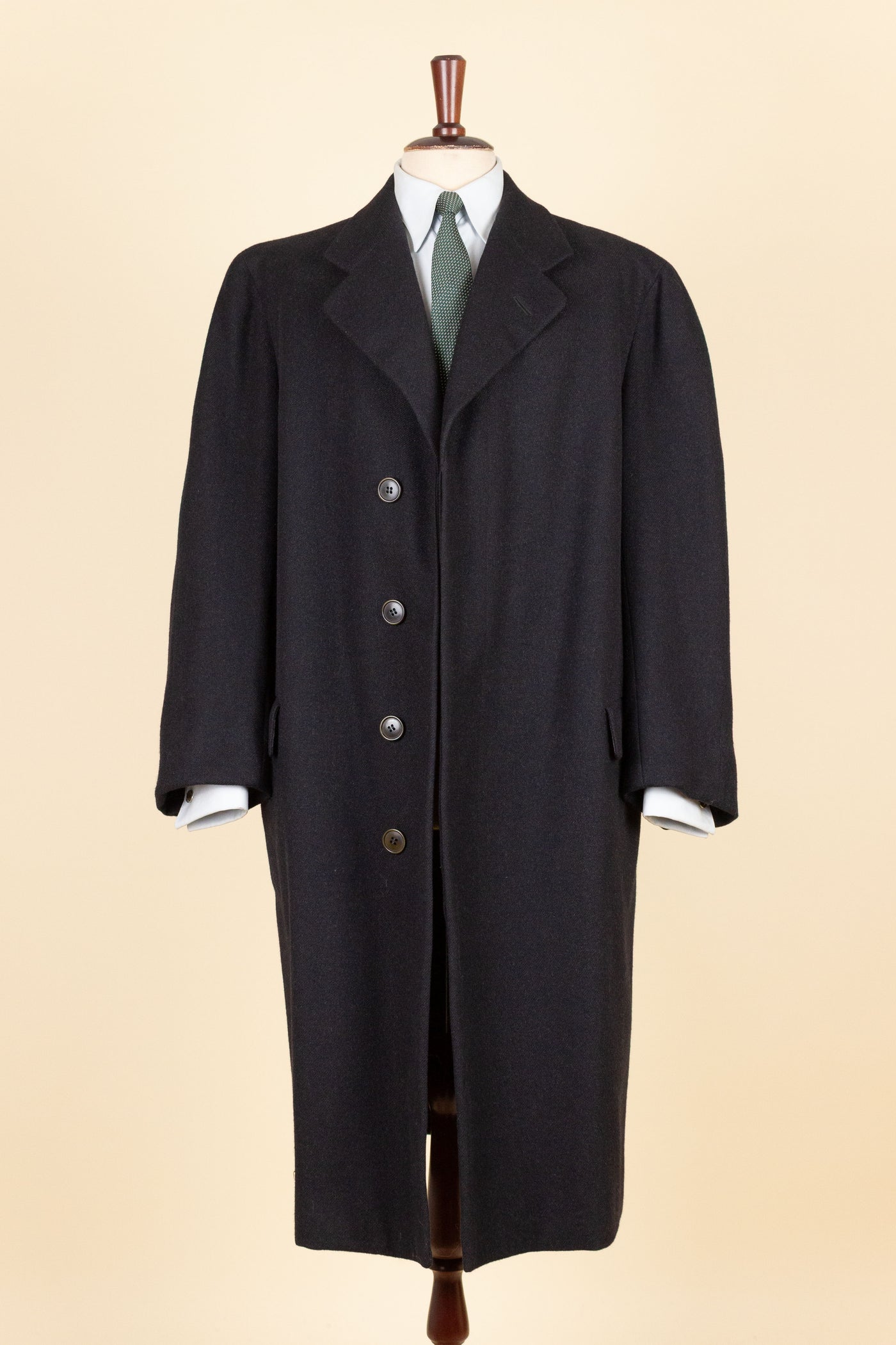 SWEDISH 1940S/1950S BLACK SINGLE BREASTED OVERCOAT. SIZE CA EU 46-48