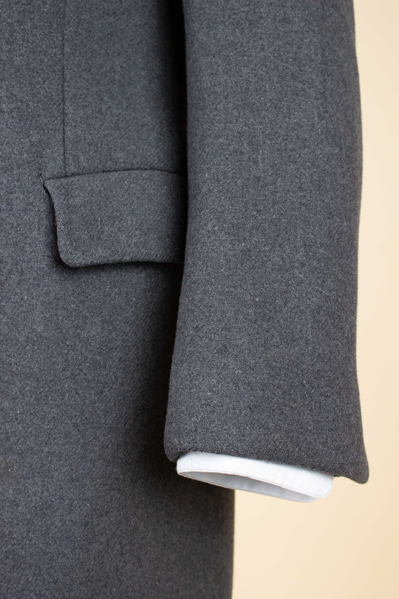 SWEDISH 1950S GREY DOUBLE BREASTED OVERCOAT BY TIGER. SIZE CA EU 46-48