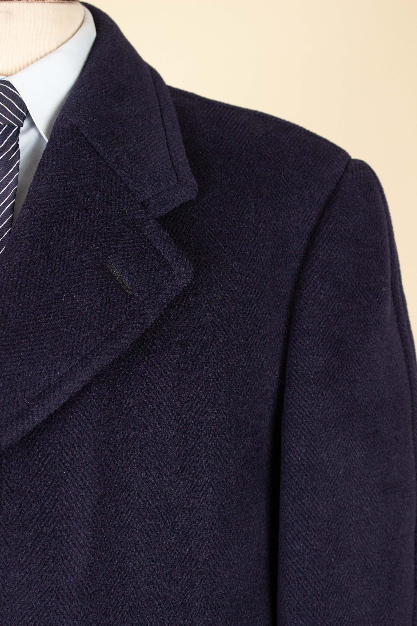 SWEDISH 1940S DARK BLUE OVERCOAT BY DERBER. SIZE CA EU 46-48