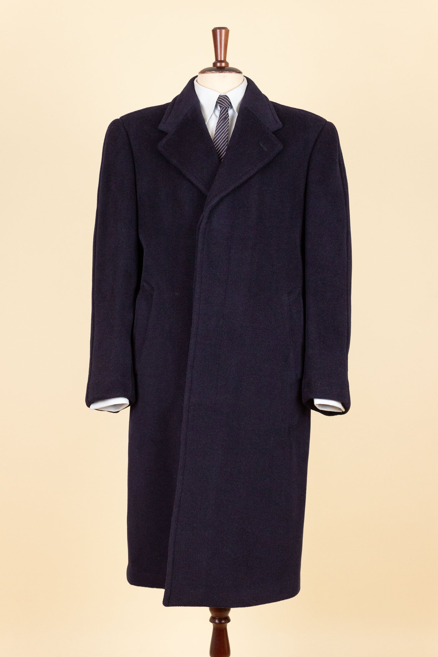 SWEDISH 1940S DARK BLUE OVERCOAT BY DERBER. SIZE CA EU 46-48