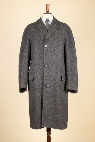 SWEDISH 1950S GREY SALT & PEPPER SINGLE BREASTED RAGLAN OVERCOAT BY SKANDINAVISKA SKRÄDDERIET. SIZE CA EU 48