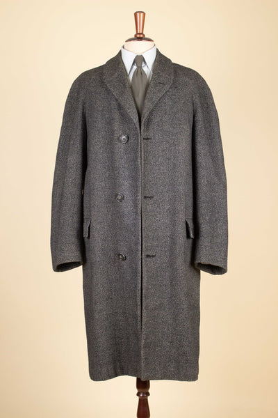 SWEDISH 1950S GREY SALT & PEPPER SINGLE BREASTED RAGLAN OVERCOAT BY SKANDINAVISKA SKRÄDDERIET. SIZE CA EU 48