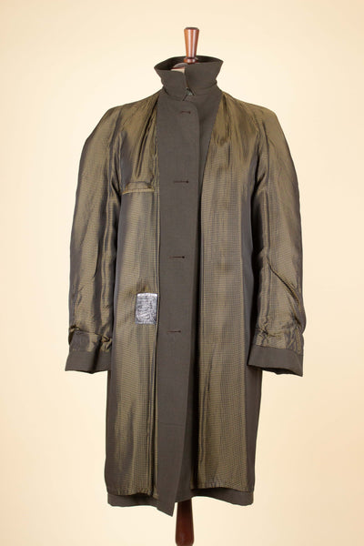 SWEDISH 1950S/1960S BROWN LIGHTWEIGHT SINGLE BREASTED RAGLAN COAT. SIZE CA EU 50