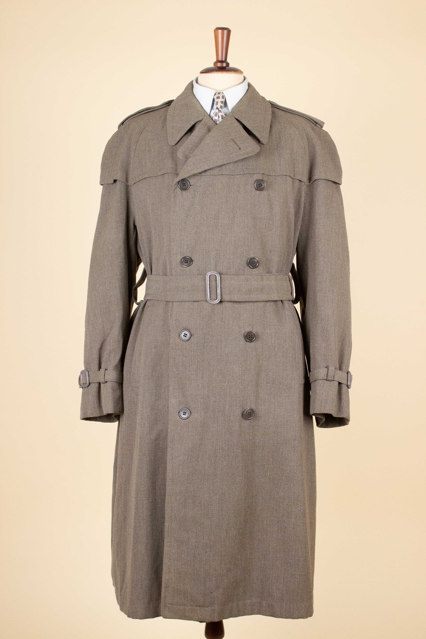 SWEDISH 1930S/1940S LIGHT BROWN TRENCH COAT BY TORNADO. SIZE CA EU 52-54