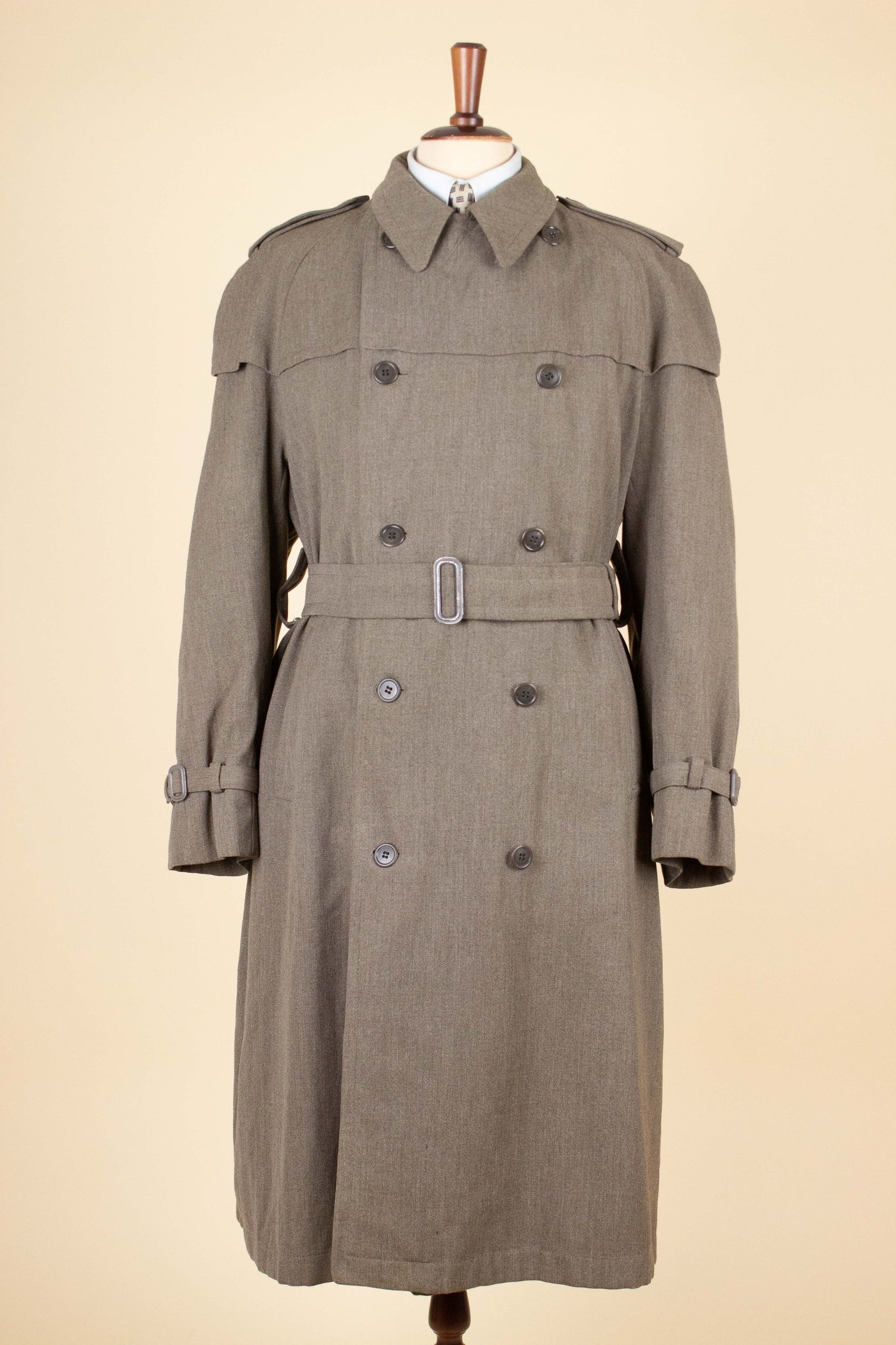 SWEDISH 1930S/1940S LIGHT BROWN TRENCH COAT BY TORNADO. SIZE CA EU 52-54