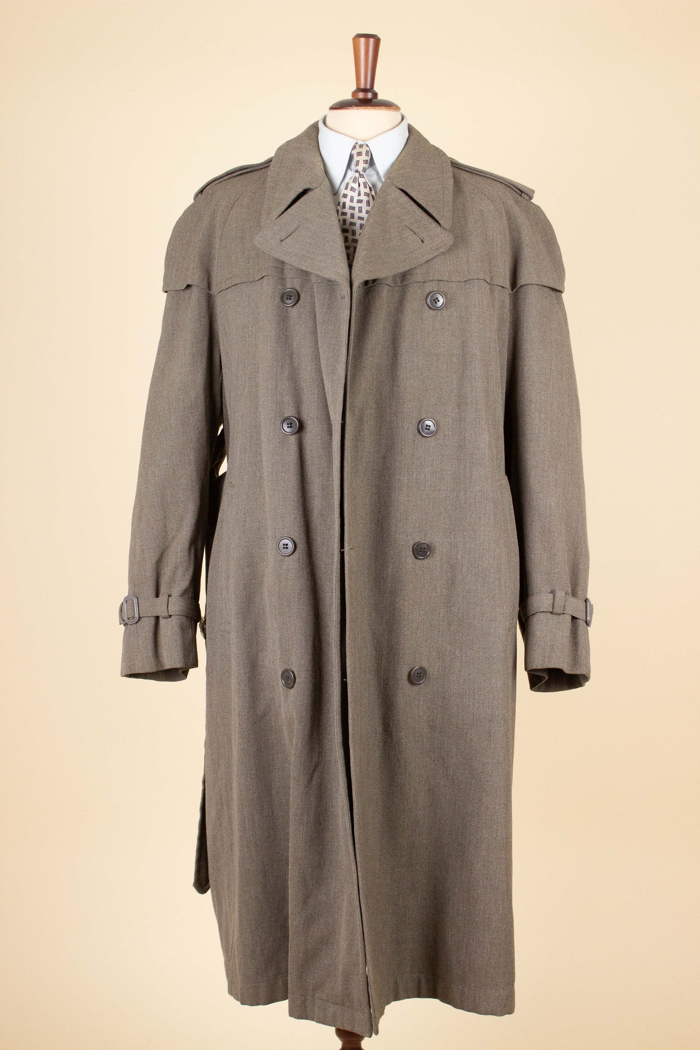 SWEDISH 1930S/1940S LIGHT BROWN TRENCH COAT BY TORNADO. SIZE CA EU 52-54