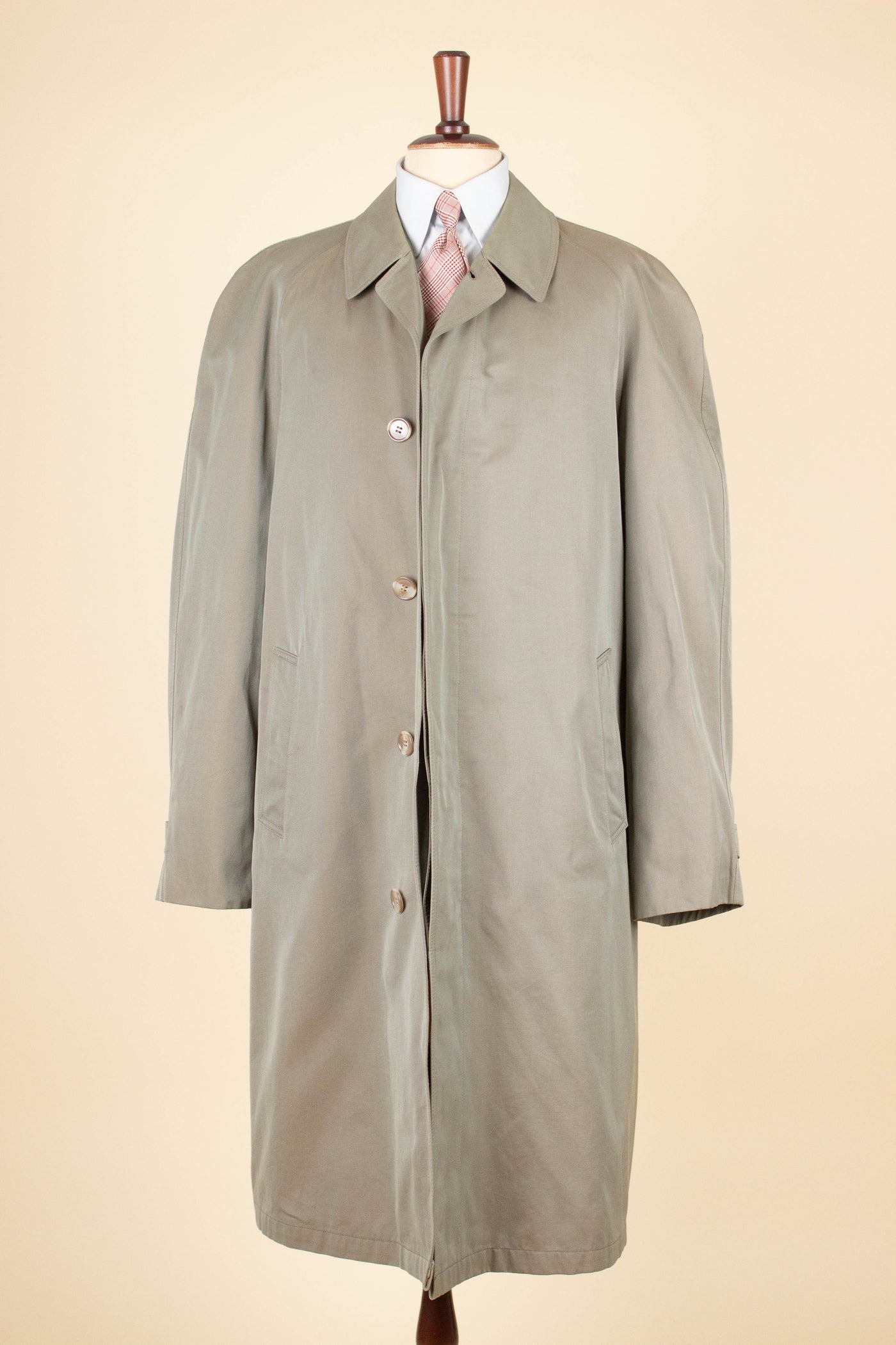 SWEDISH 1940S/1950S BEIGE SINGLE BREASTED LIGHT WEIGHT COAT BY KABOM. SIZE CA EU 52