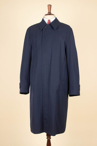 SWEDISH 1960S BLUE LIGHT WEIGHT RAGLAN COAT BY DRESS BOCAJ. SIZE CA EU 50