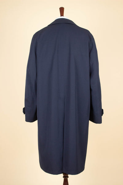 SWEDISH 1960S BLUE LIGHT WEIGHT RAGLAN COAT BY DRESS BOCAJ. SIZE CA EU 50