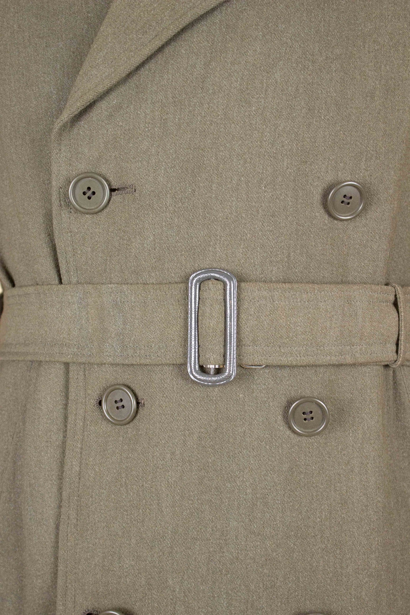 SWEDISH 1930S/1940S LIGHT BROWN TRENCH COAT BY CARLBOMS. SIZE CA EU 44-46