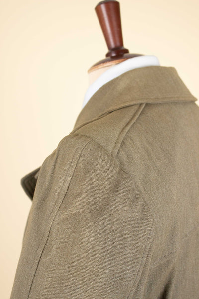 SWEDISH 1930S/1940S LIGHT BROWN TRENCH COAT BY CARLBOMS. SIZE CA EU 44-46