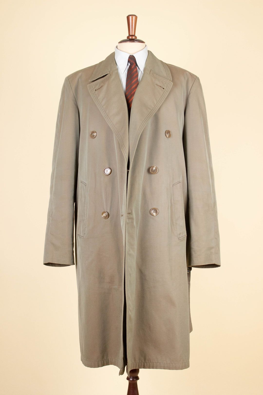 SWEDISH 1940S/1950S BEIGE TRENCH COAT BY MELKA. SIZE CA EU 52 – A