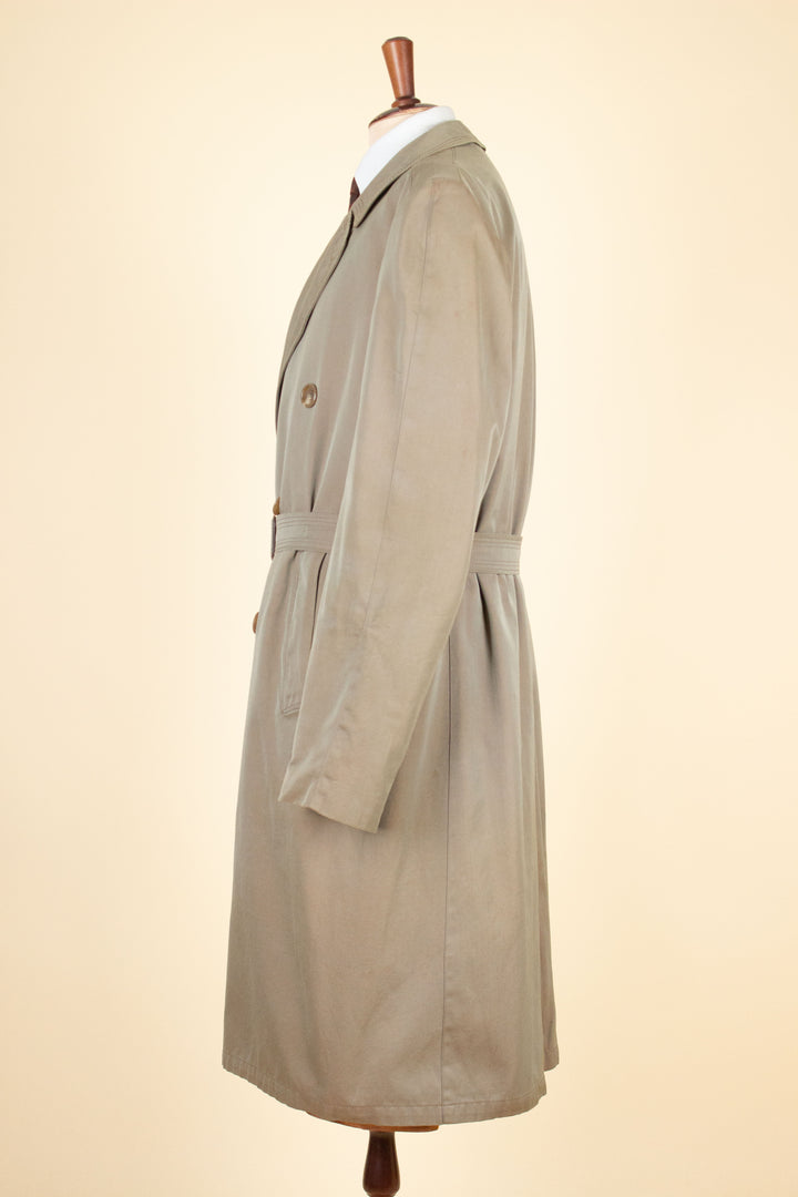 SWEDISH 1940S/1950S BEIGE TRENCH COAT BY MELKA. SIZE CA EU 52 – A