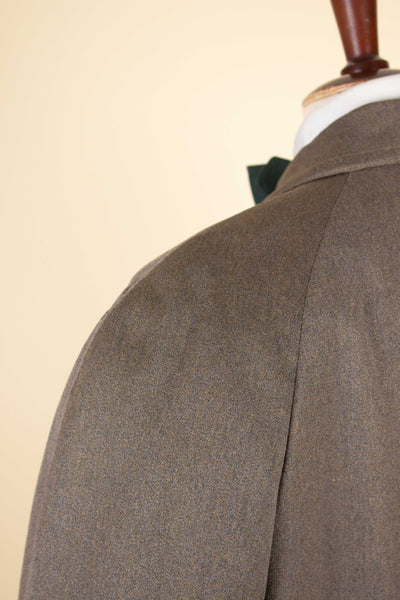 SWEDISH 1940S MEDIUM BROWN SINGLE BREASTED LIGHTWEIGHT RAGLAN COAT BY STRÖMS. SIZE CA EU 52