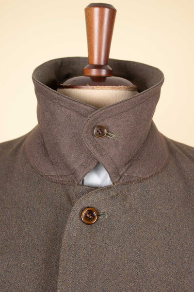 SWEDISH 1940S MEDIUM BROWN SINGLE BREASTED LIGHTWEIGHT RAGLAN COAT BY STRÖMS. SIZE CA EU 52