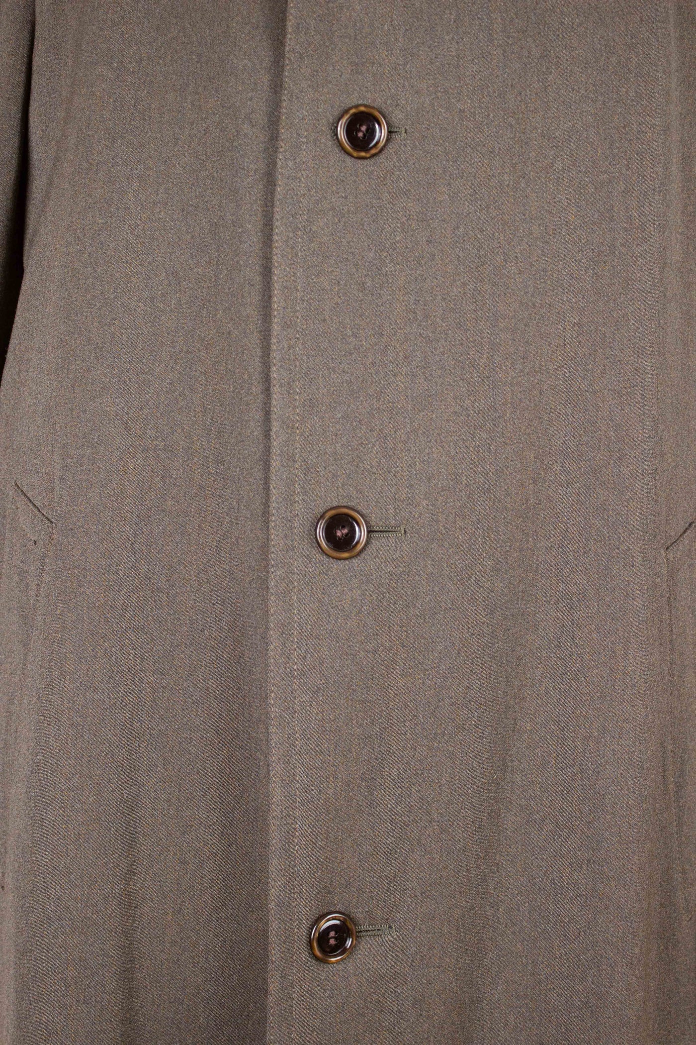 SWEDISH 1940S MEDIUM BROWN SINGLE BREASTED LIGHTWEIGHT RAGLAN COAT BY STRÖMS. SIZE CA EU 52
