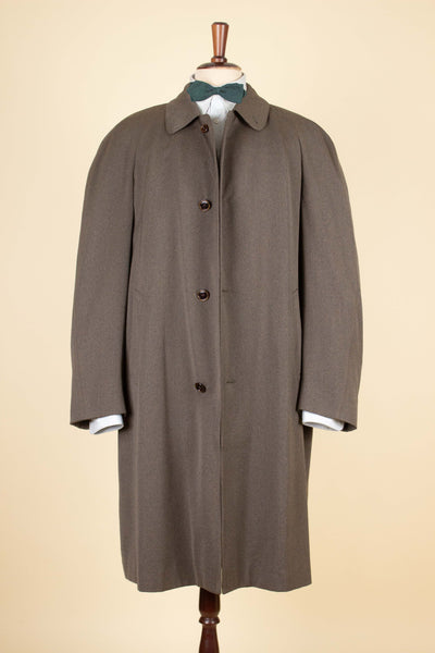 SWEDISH 1940S MEDIUM BROWN SINGLE BREASTED LIGHTWEIGHT RAGLAN COAT BY STRÖMS. SIZE CA EU 52