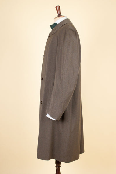 SWEDISH 1940S MEDIUM BROWN SINGLE BREASTED LIGHTWEIGHT RAGLAN COAT BY STRÖMS. SIZE CA EU 52