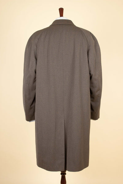 SWEDISH 1940S MEDIUM BROWN SINGLE BREASTED LIGHTWEIGHT RAGLAN COAT BY STRÖMS. SIZE CA EU 52