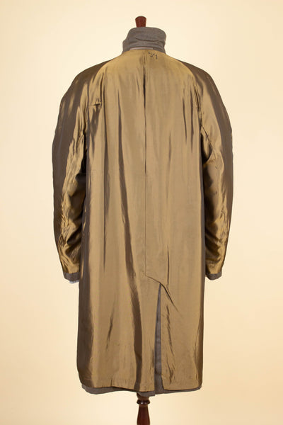 SWEDISH 1940S MEDIUM BROWN SINGLE BREASTED LIGHTWEIGHT RAGLAN COAT BY STRÖMS. SIZE CA EU 52