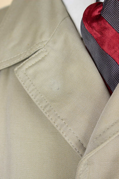 SWEDISH 1950S GREEN-BEIGE SINGLE BREASTED LIGHTWEIGHT RAGLAN OVERCOAT BY MELKA. SIZE CA EU 50