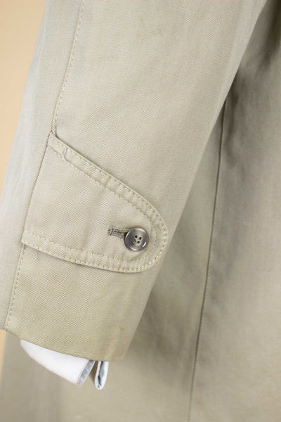 SWEDISH 1950S GREEN-BEIGE SINGLE BREASTED LIGHTWEIGHT RAGLAN OVERCOAT BY MELKA. SIZE CA EU 50