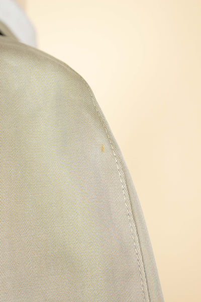SWEDISH 1950S GREEN-BEIGE SINGLE BREASTED LIGHTWEIGHT RAGLAN OVERCOAT BY MELKA. SIZE CA EU 50