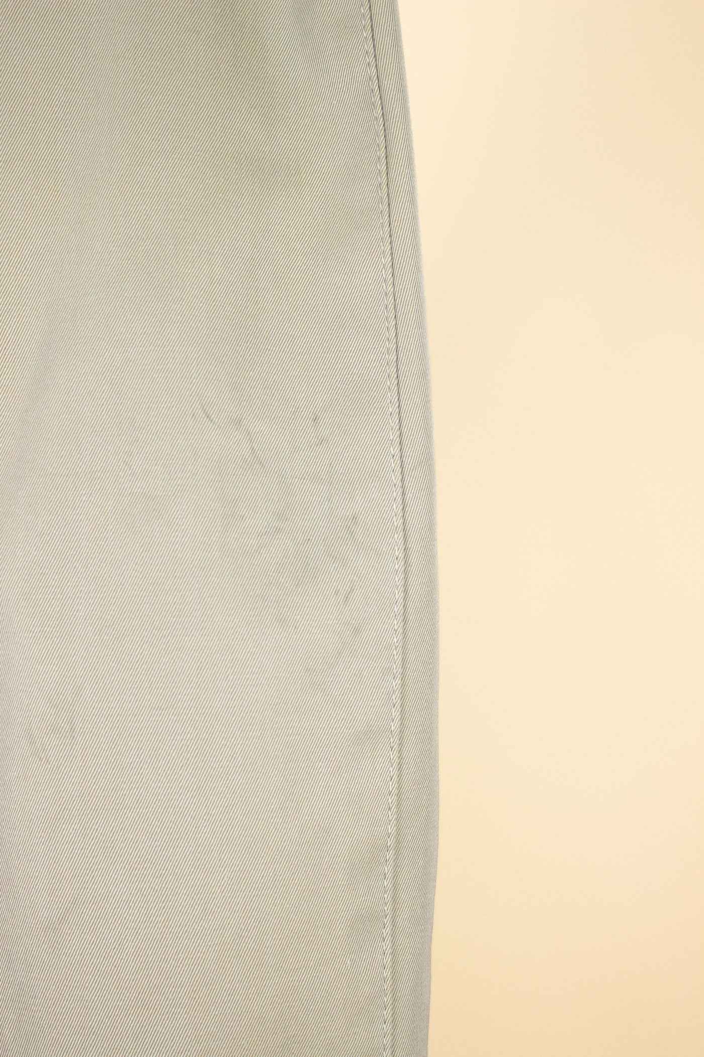 SWEDISH 1950S GREEN-BEIGE SINGLE BREASTED LIGHTWEIGHT RAGLAN OVERCOAT BY MELKA. SIZE CA EU 50