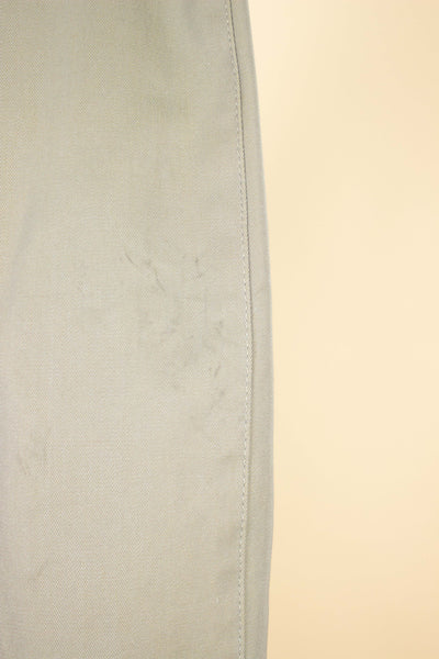 SWEDISH 1950S GREEN-BEIGE SINGLE BREASTED LIGHTWEIGHT RAGLAN OVERCOAT BY MELKA. SIZE CA EU 50