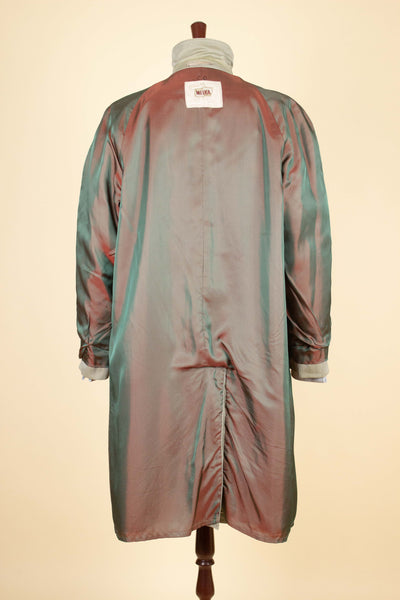 SWEDISH 1950S GREEN-BEIGE SINGLE BREASTED LIGHTWEIGHT RAGLAN OVERCOAT BY MELKA. SIZE CA EU 50