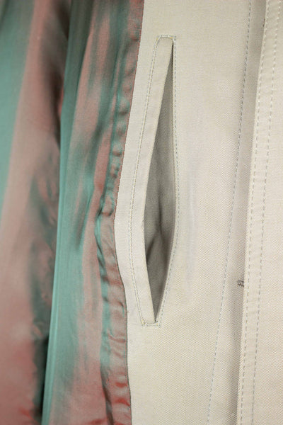 SWEDISH 1950S GREEN-BEIGE SINGLE BREASTED LIGHTWEIGHT RAGLAN OVERCOAT BY MELKA. SIZE CA EU 50