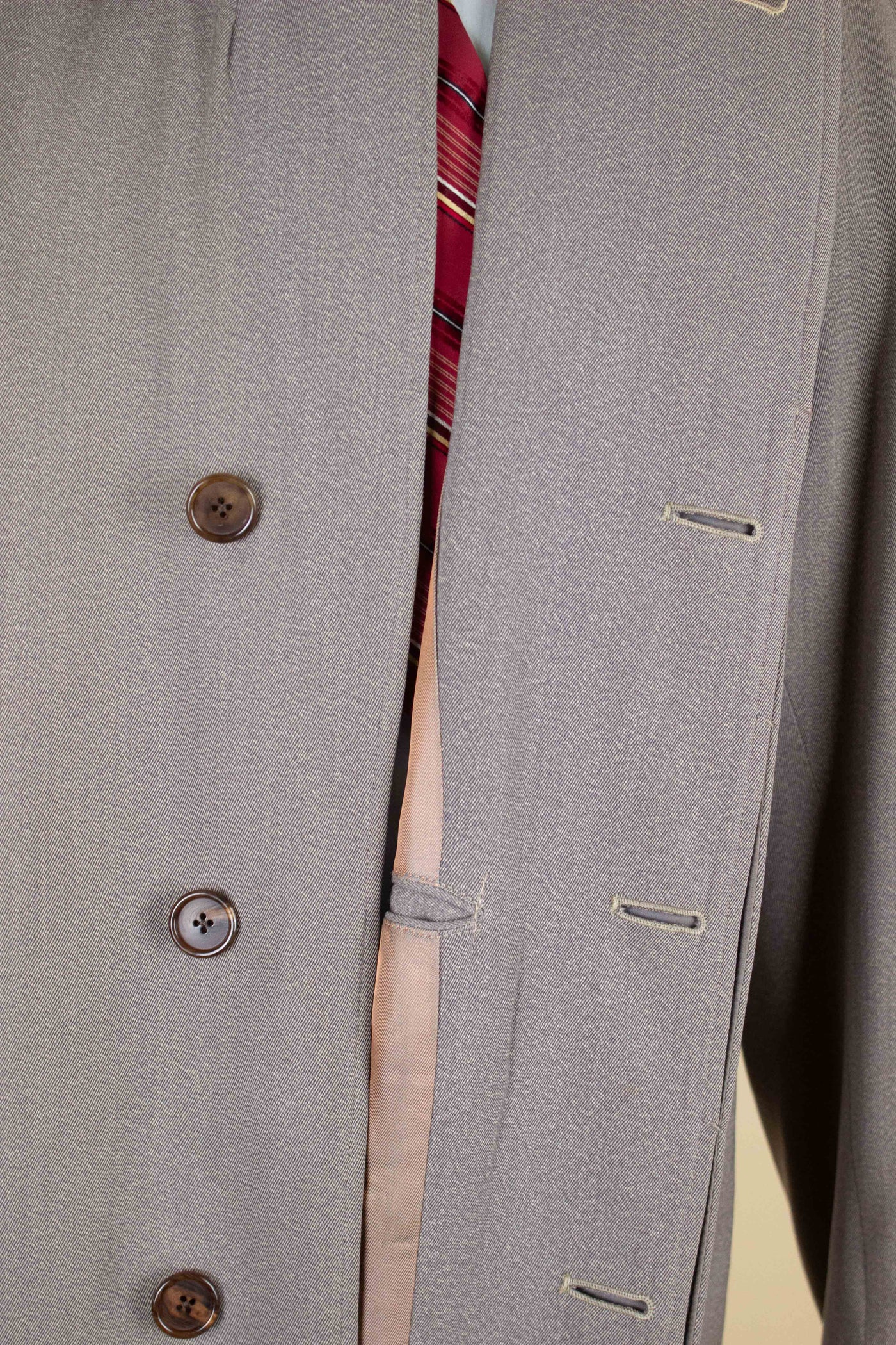 BRITISH 1940S/1950S BROWN-GREY LIGHTWEIGHT RAGLAN COAT. SIZE CA EU 50