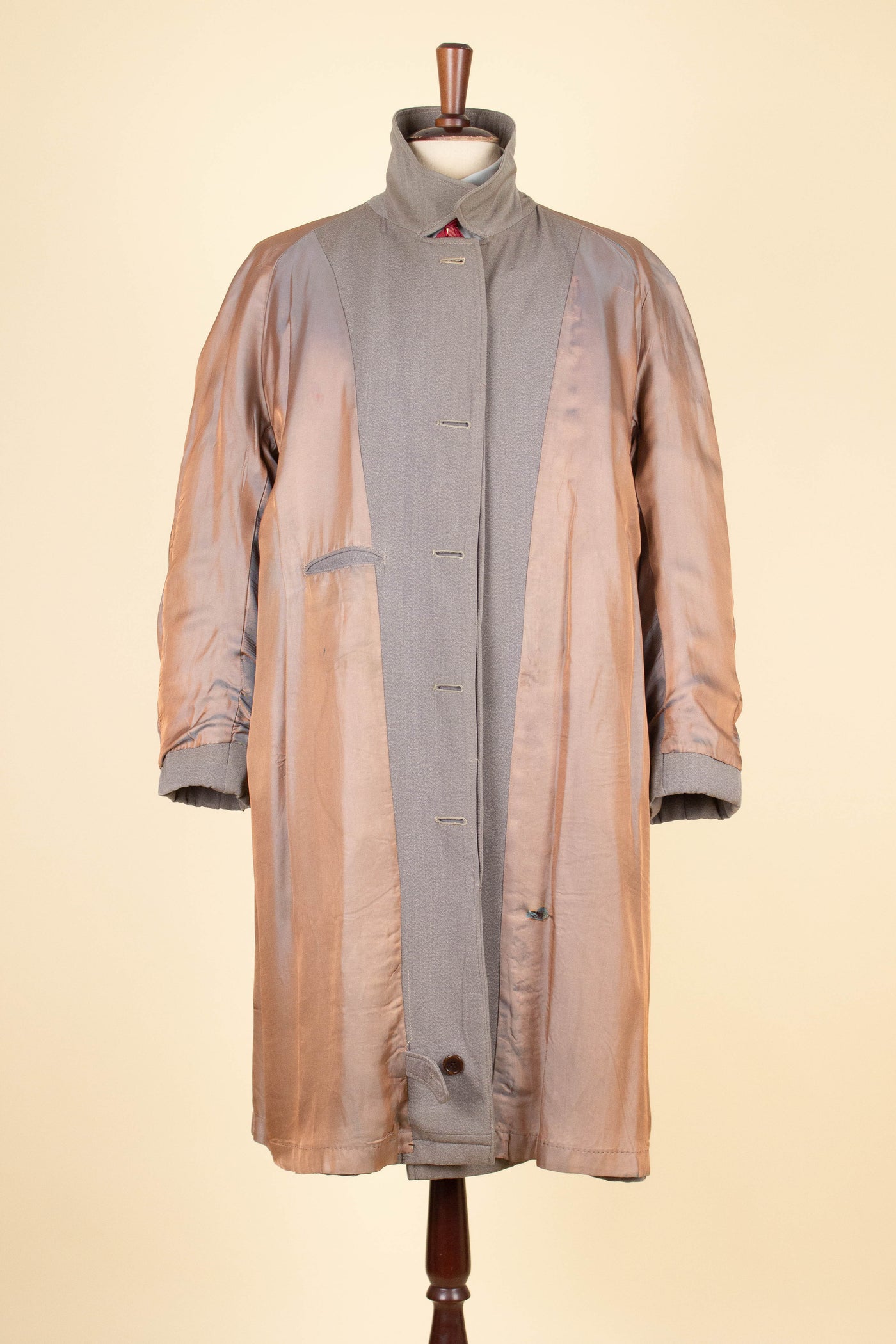 BRITISH 1940S/1950S BROWN-GREY LIGHTWEIGHT RAGLAN COAT. SIZE CA EU 50