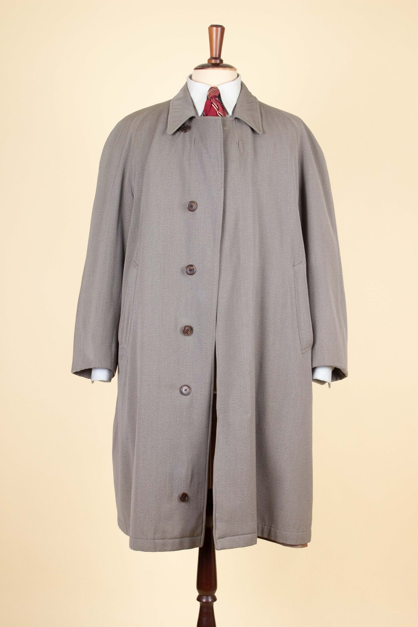 BRITISH 1940S/1950S BROWN-GREY LIGHTWEIGHT RAGLAN COAT. SIZE CA EU 50