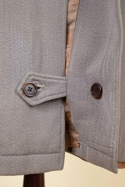 BRITISH 1940S/1950S BROWN-GREY LIGHTWEIGHT RAGLAN COAT. SIZE CA EU 50